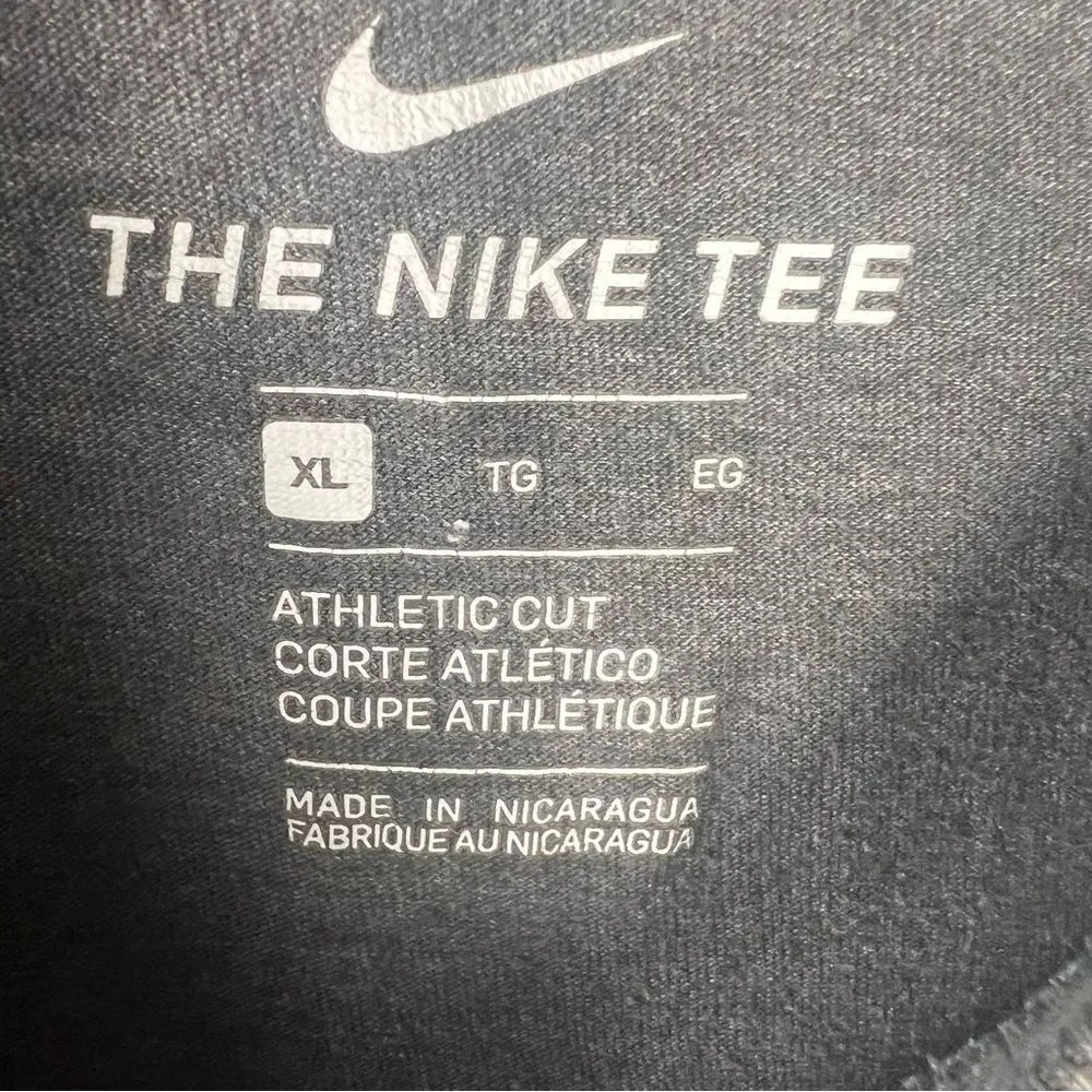 The Nike Tee Men’s XL Short Sleeves Lightweight Athletic Cut Modern Gray